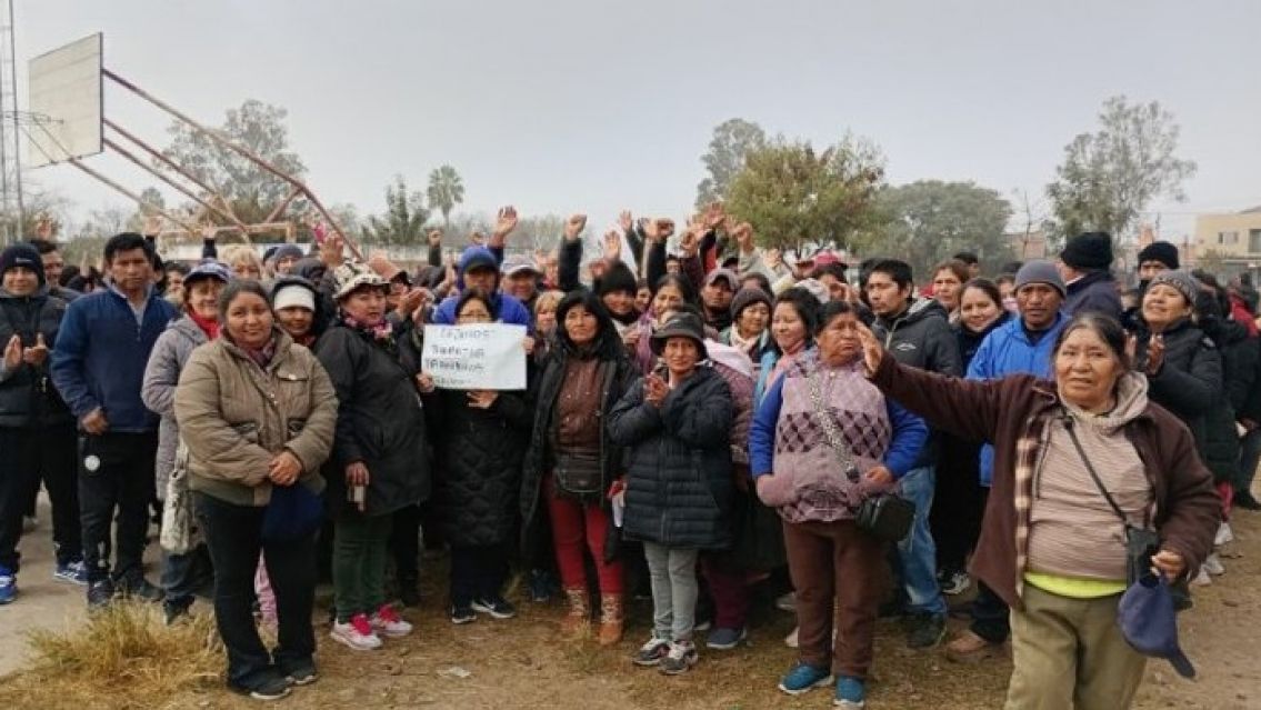 Feriantes lograron frenar un intento de desalojo de la Municipalidad de San Salvador