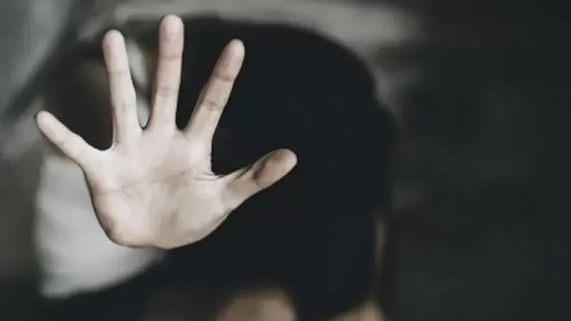 Juje�ita sinti� p�nico en su propia casa: se meti� una machada a golpearla�