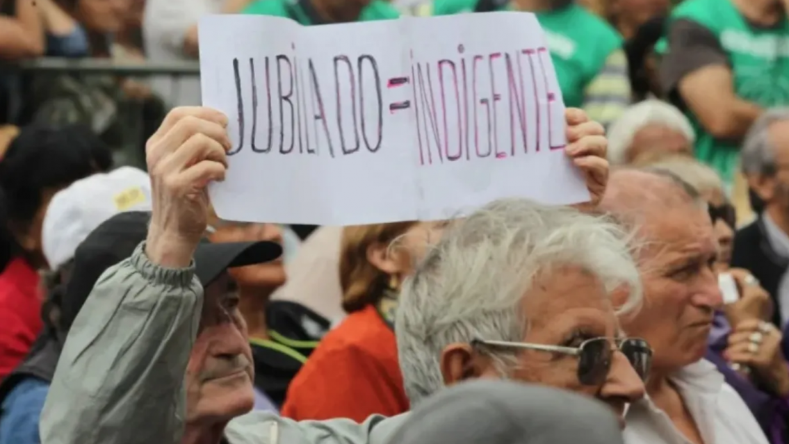 Jubilados juje�os denuncian que no llegan a fin de mes: "Nos ayudan hijos y nietos"