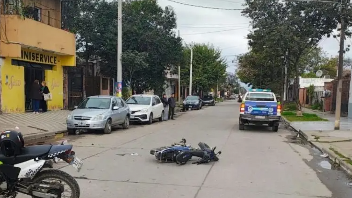 Una motociclista embarazada que viajaba con tres hijos sufri� un grave accidente
