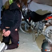 Jujeño quedó helado al ver un control, dejó la moto y quiso escaparse: lo que escondía