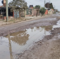 Vecinos denuncian un "río cloacal" en Palpalá que persiste hace más de un año