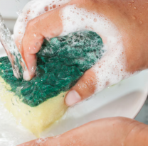 Prohíben un detergente por causar quemaduras en la piel: urgente a la basura