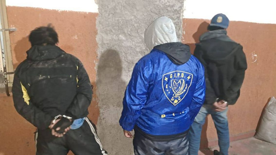 La polic�a de Jujuy atrap� dos peligrosos delincuentes y recuper� un celular: Buscan al due�o