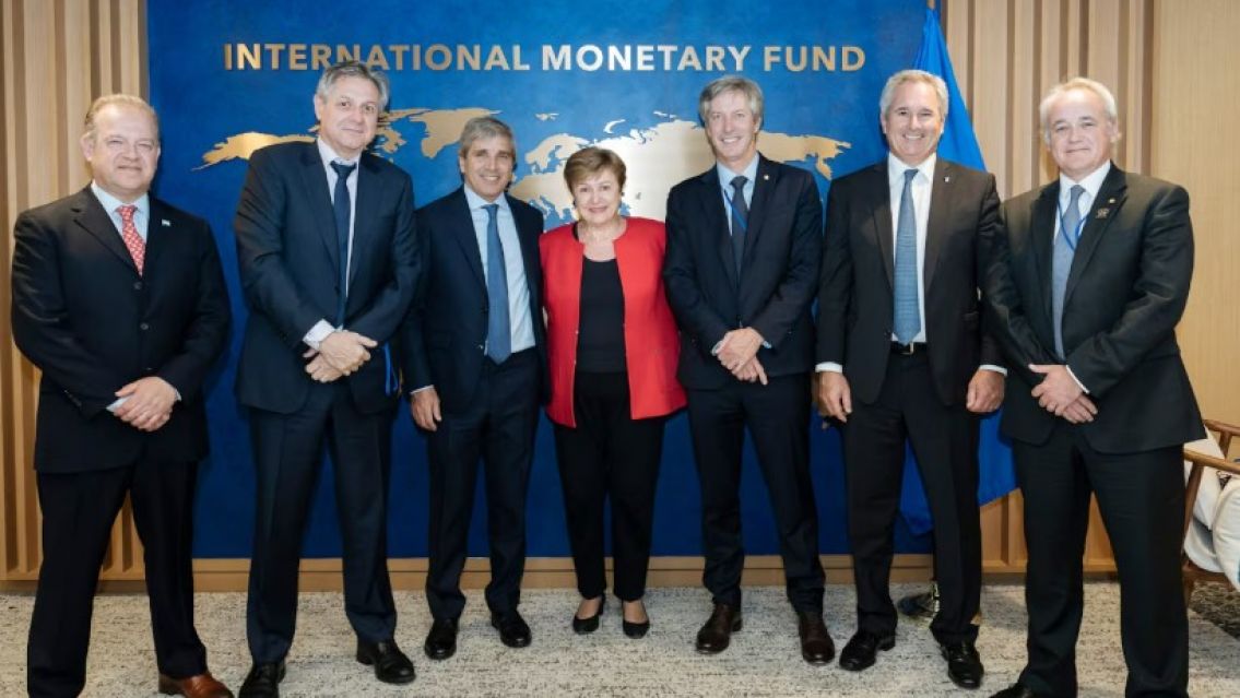 En medio de la suba del d�lar el FMI aprob� el envio de 2 mil millones de d�lares para Argentina