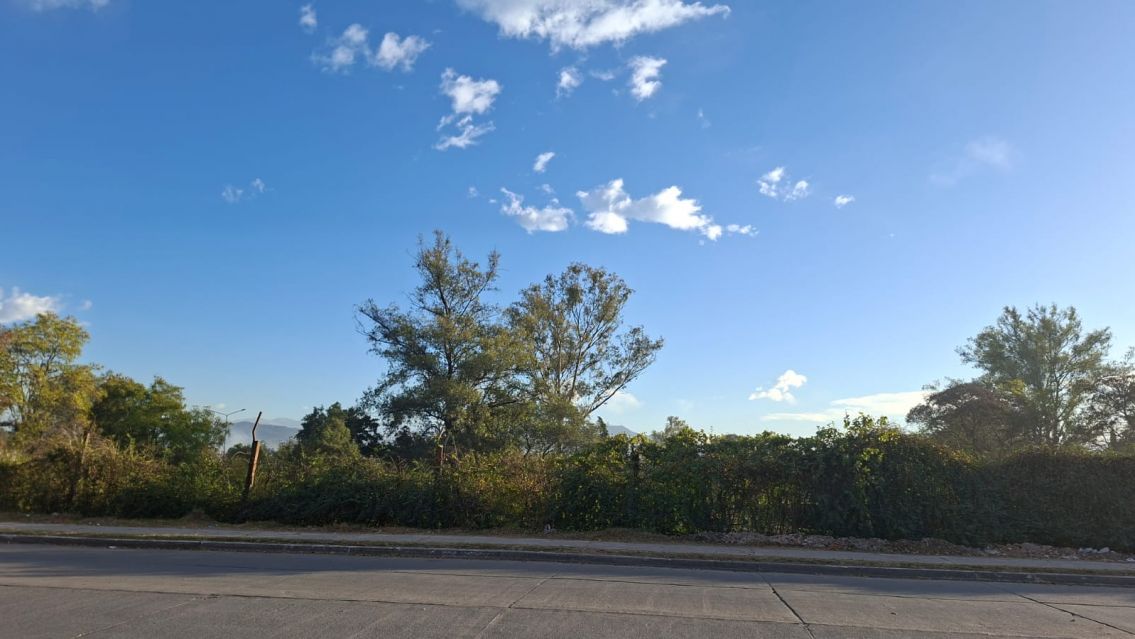 Viento, calor y humo: una jornada agobiante en Jujuy