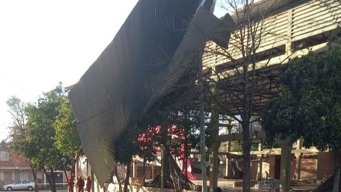 Se voló el techo del gimnasio de la Enet N°2 en Mariano Moreno
