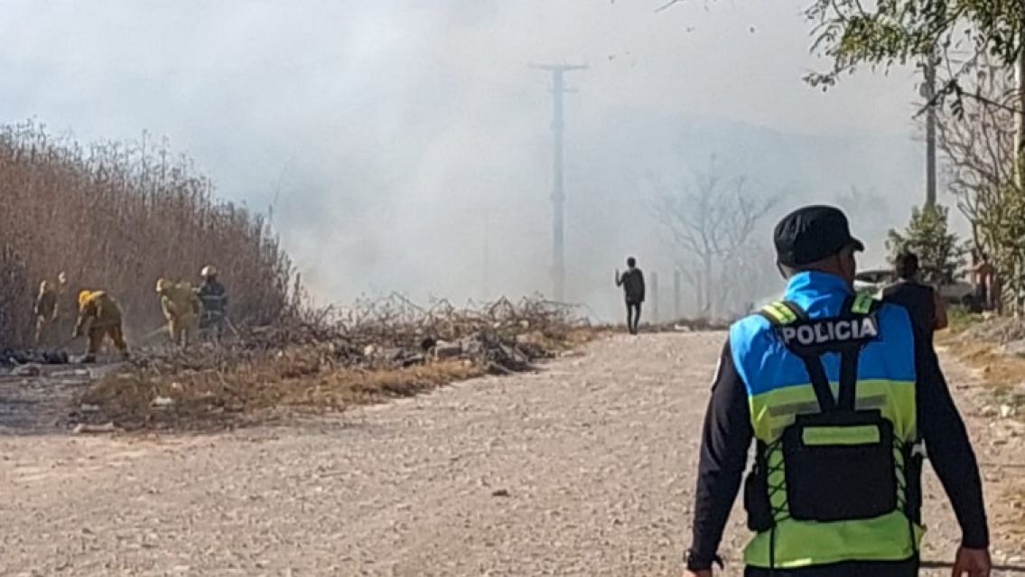 Varios incendios provocaron cortes en calles y rutas de Jujuy