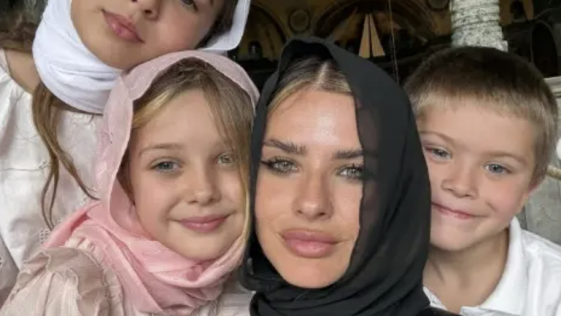 Esc�ndalo con la China Su�rez por ponerle el velo isl�mico a sus hijas