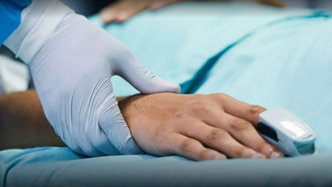 Internaron de urgencia a un queridísimo periodista: su cuadro es complicado y piden dadores de sangre