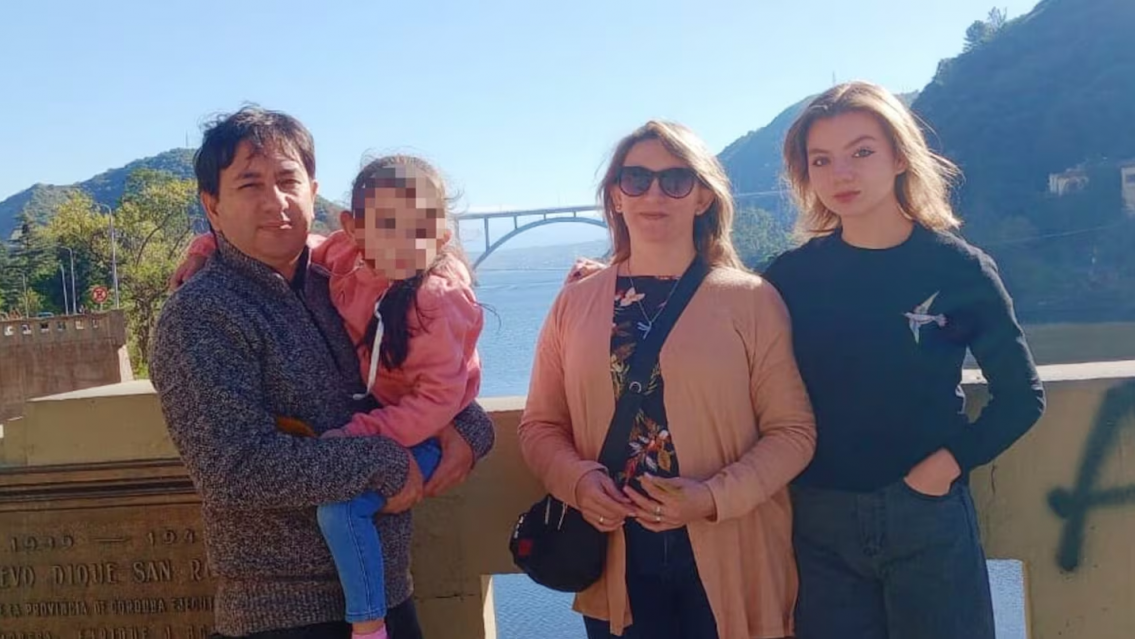 Conductor a toda velocidad atropell�, mat� y arruin� una familia