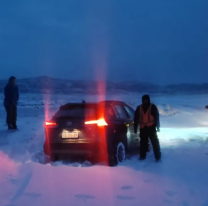 Policías de Susques rescatan a dos turistas alemanes atrapados en la nieve