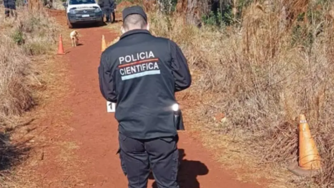 Acus� a su compa�ero de ser el diablo y le sac� los ojos en medio del campo