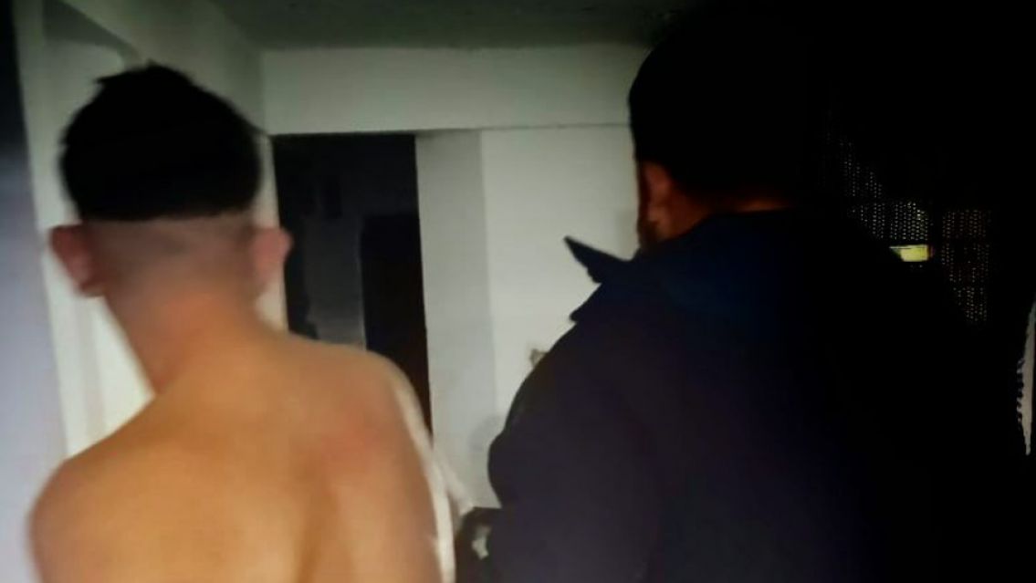 Terror en El Carmen: la arrastró a un descampado, la golpeó y le robó