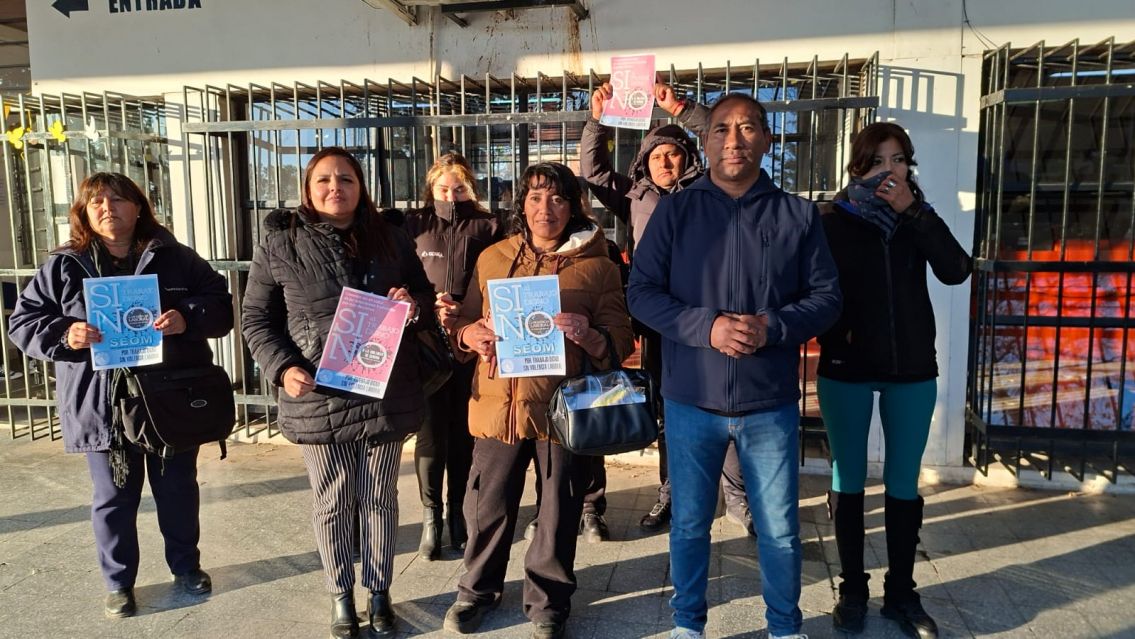 Empleada municipal denuncia persecución laboral por diferencias políticas con Rivarola
