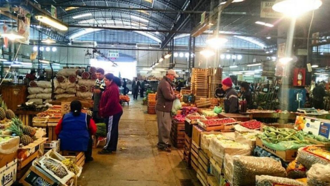 Muri� una puestera en un mercado del norte: no pudieron reanimarla