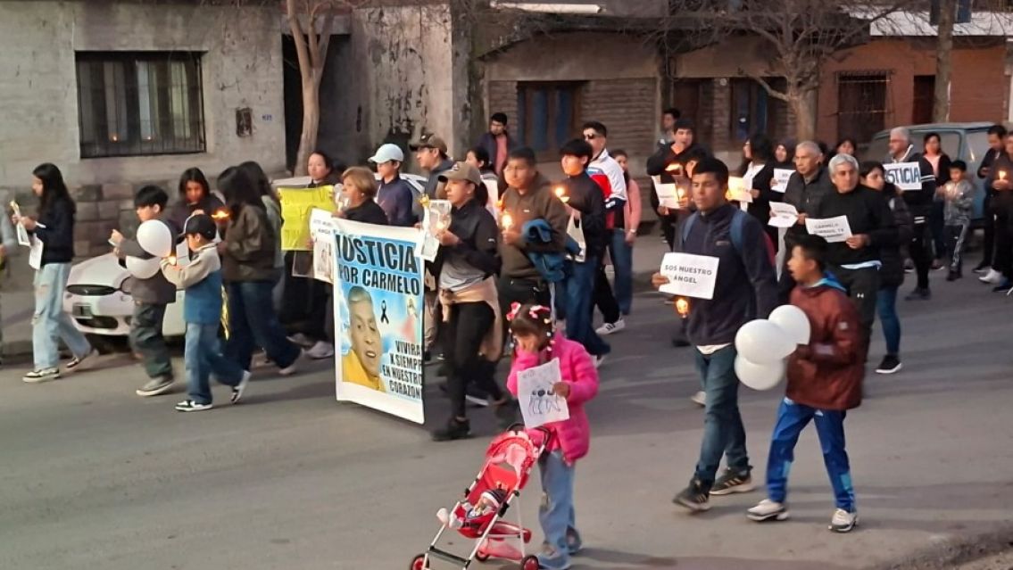 Multitudinaria marcha pidiendo justicia por Carmelo Anachuri