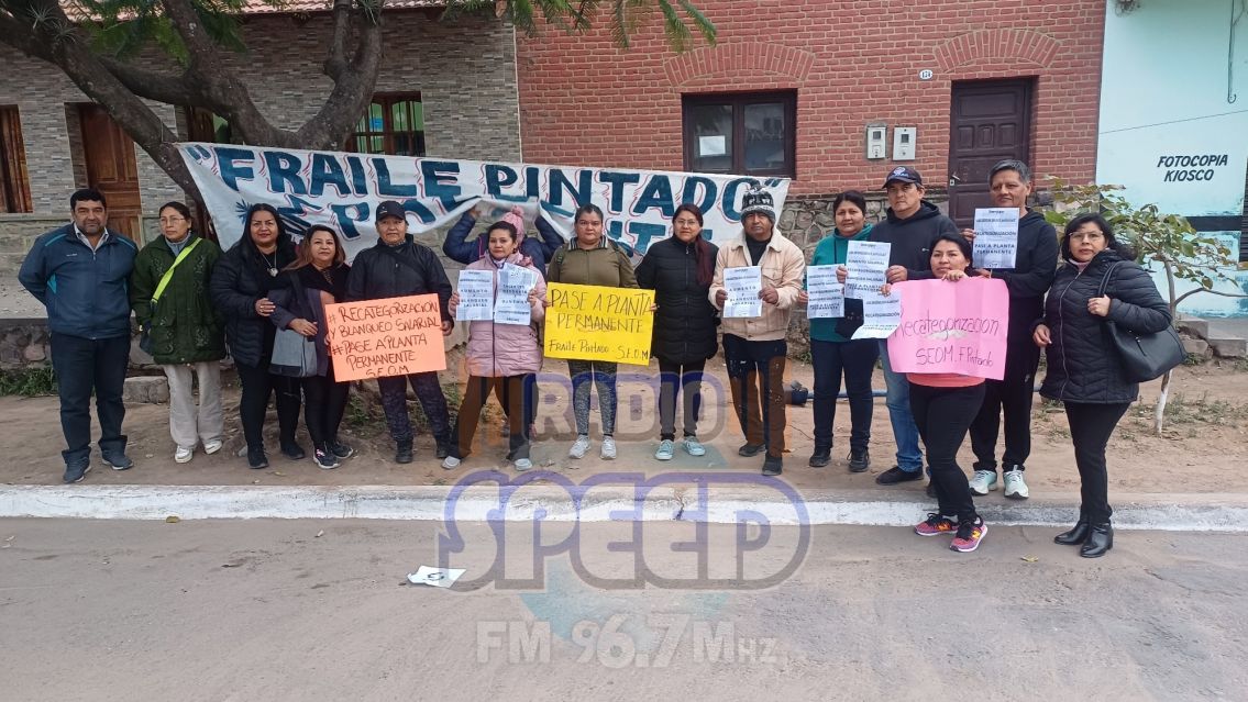 Trabajadores de Fraile Pintado protestan frente al municipio por mejoras salariales y laborales