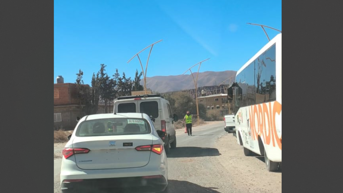 Bronca en Humahuaca: denuncian presuntas pr�cticas abusivas de gu�as tur�sticos en el acceso al pueblo