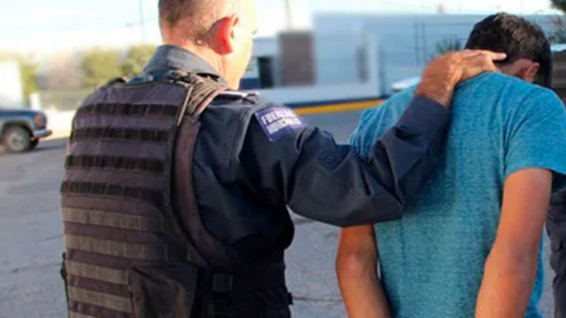 Adolescente de 16 años le hizo lo peor a su novia de 19: se fugó y así lo atraparon