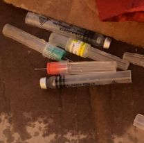 Riesgo sanitario frente a una escuela de Jujuy: agujas expuestas sin protección