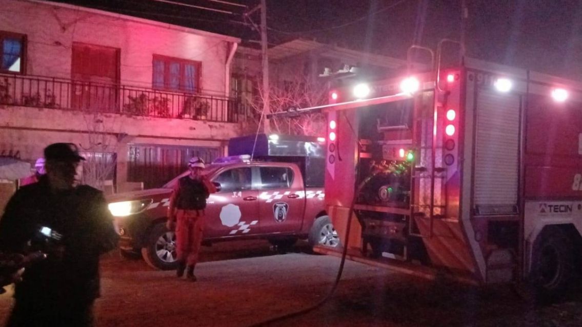 Aterrador incendio en el Secundario 6:Los vecinos ayudaron a apagarlo