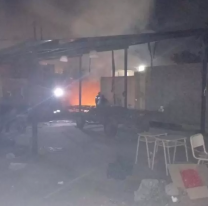 Incendio en el Secundario N°6 de Alto Comedero: se quemó el toldo del canchón y piden ayuda