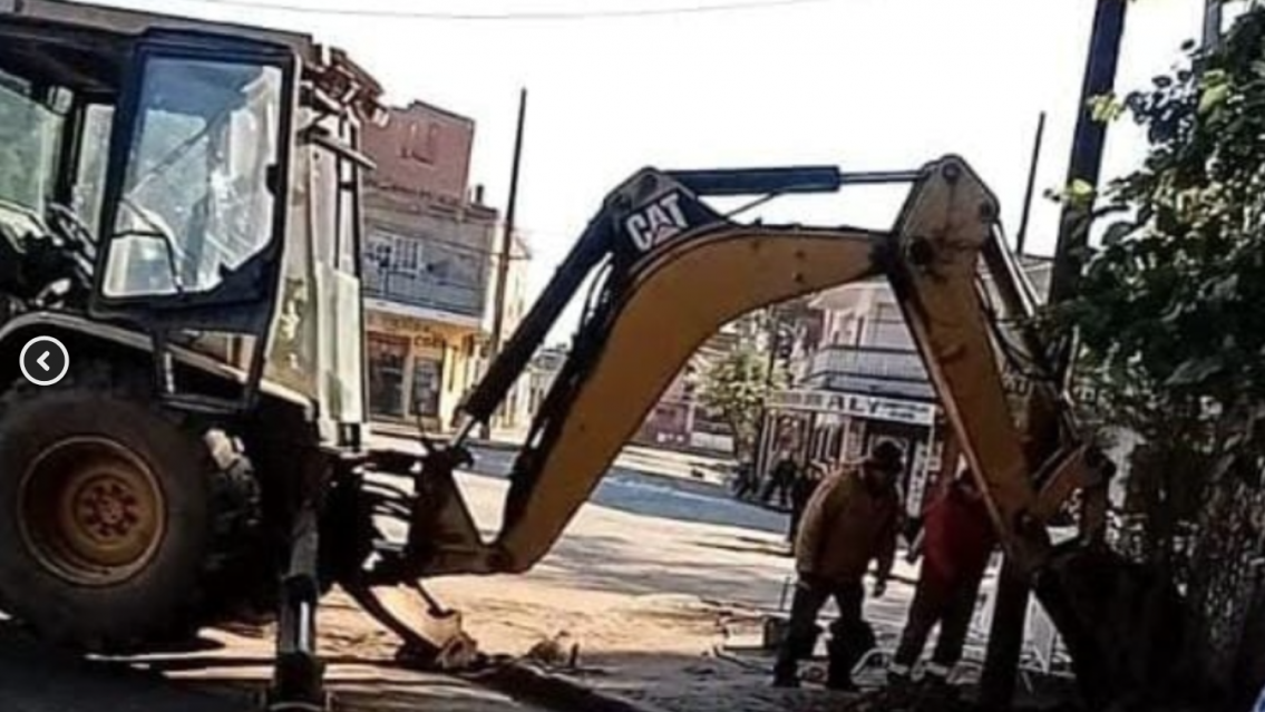 Denuncian que el intendente Jayat quiso desalojar a feriantes con una retroexcavadora