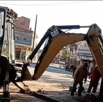 Denuncian que el intendente Jayat quiso desalojar a feriantes con una retroexcavadora