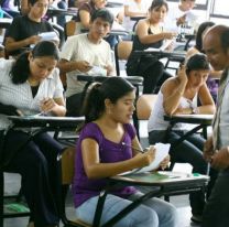 Aumentan los sueldos docentes, pero siguen por debajo de la línea de pobreza