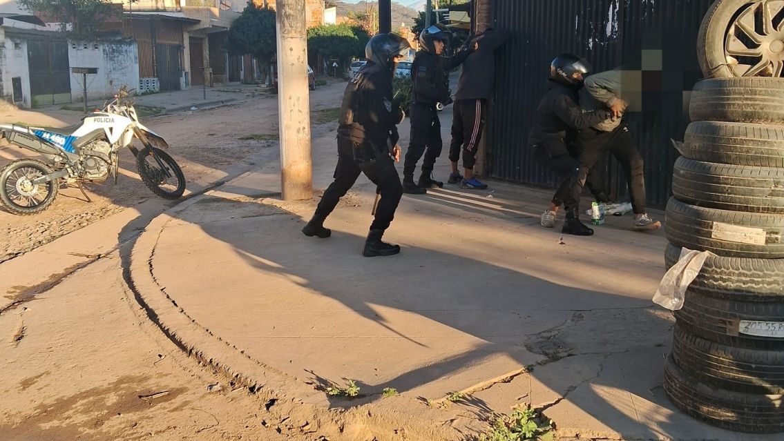 Intentaron robar una vivienda en Libertador, pero fueron arrestados gracias a un r�pido operativo policial