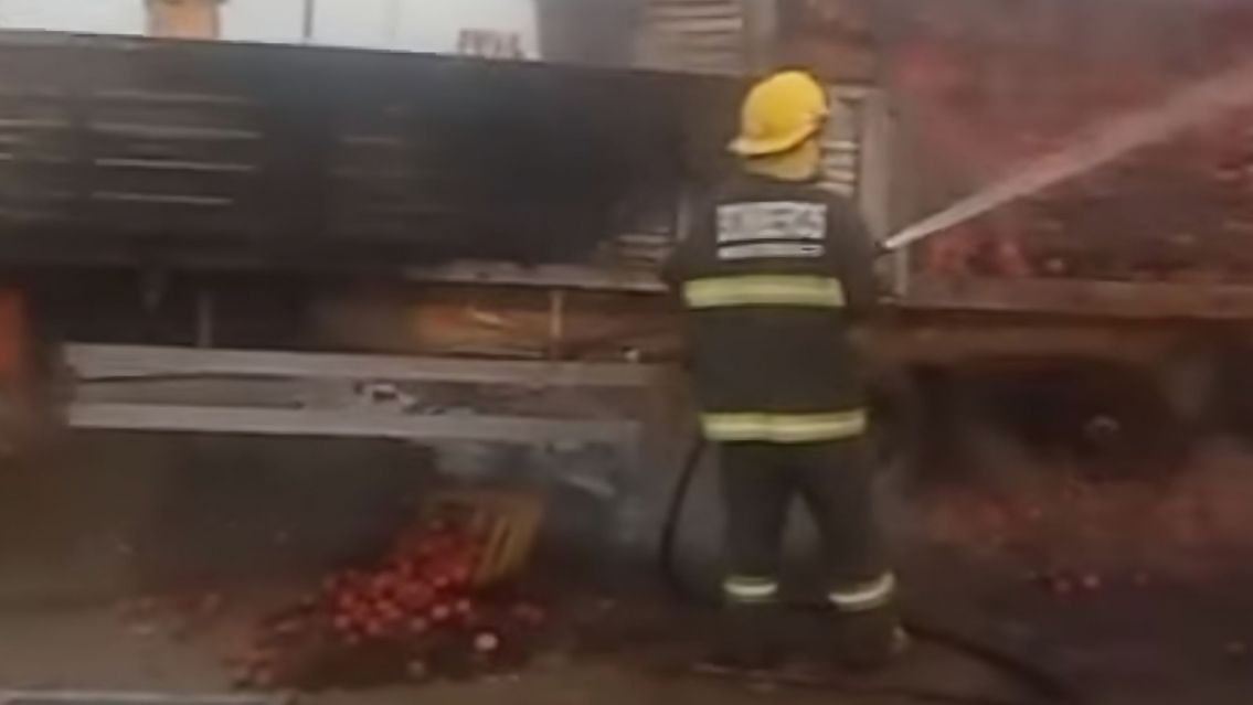 Brutal incendio de un camión en la ruta 34: tránsito reducido