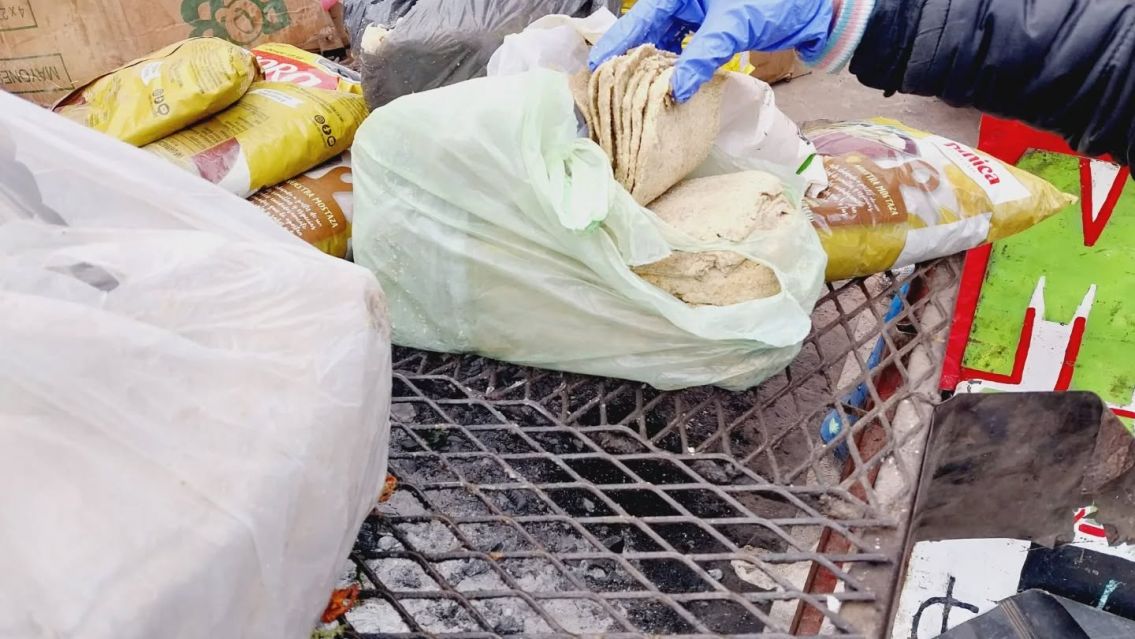 Aberrante: norteño vendía milanesas de papel higiénico en fiesta de la Virgen