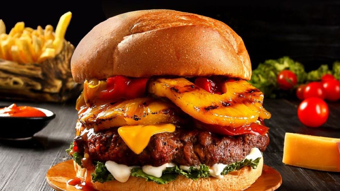 Tiene el r�cord mundial de comer m�s hamburguesas en toda la historia: cu�ntas come