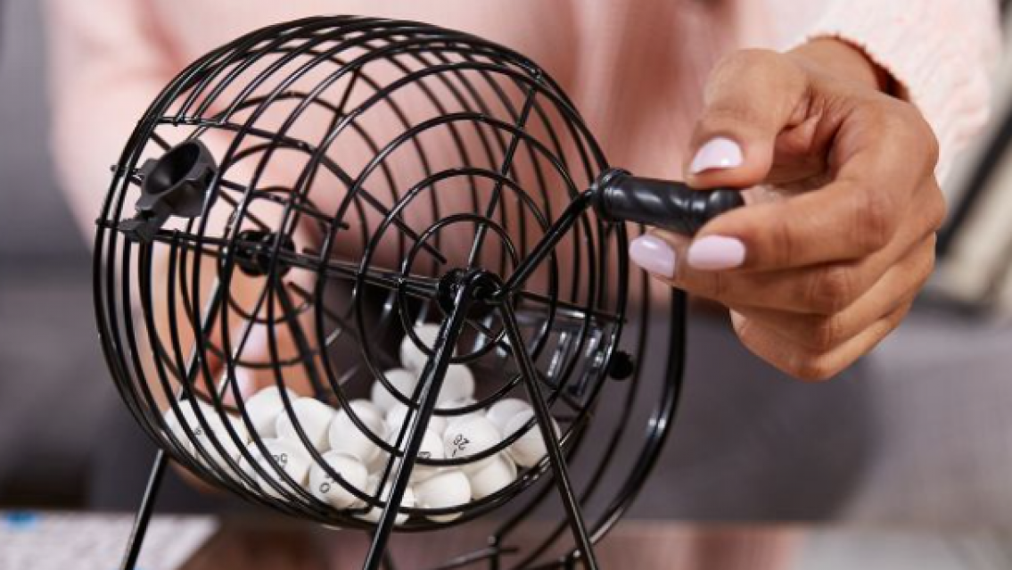 La ENET 1 "Escolástico Zegada" organiza bingo solidario para financiar carrozas de la FNE