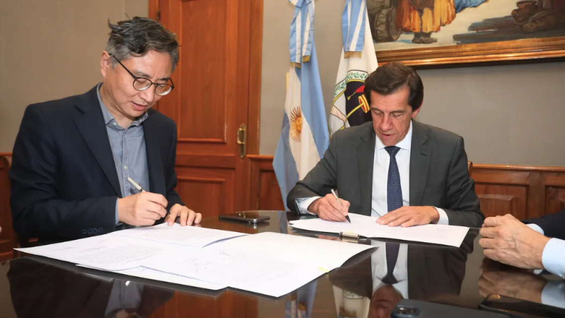 Jujuy sella un acuerdo con la china Tsingshan para impulsar un nuevo proyecto de litio en la Puna