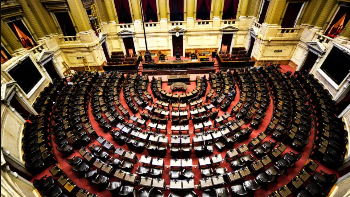 Diputados aprobó retrasar una hora los relojes: qué significa y cómo nos afecta