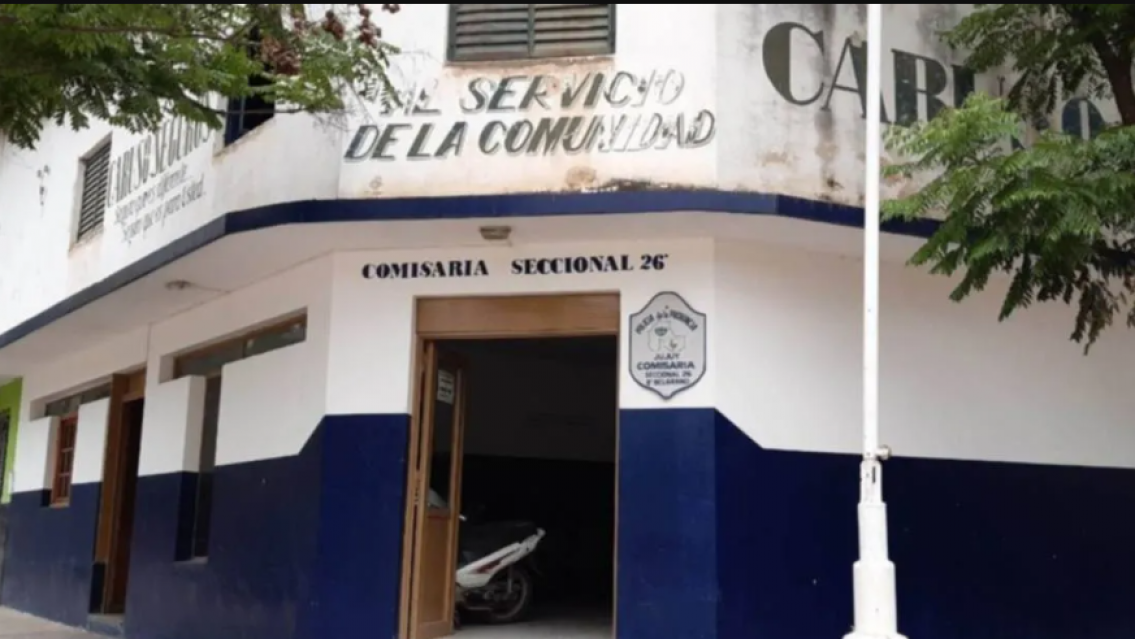 Esc�ndalo en comisar�a juje�a: descubrieron a dos polic�as haciendo el "sin respeto"
