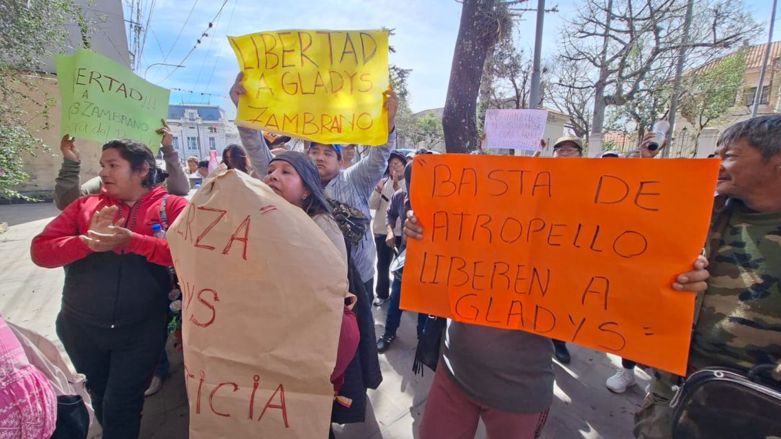 Tensi�n en San Salvador: feriantes piden la liberaci�n Gladys Zambrano