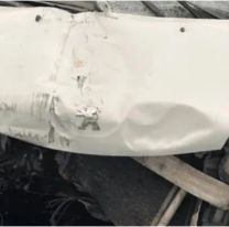 Un reconocido futbolista chocó contra un camión y terminó en el hospital