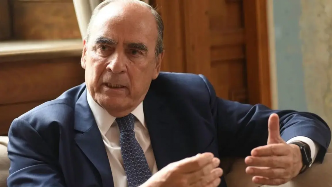 "Es algo armado": el jefe de Gabinete de Milei sobre el esc�ndalo de las coimas