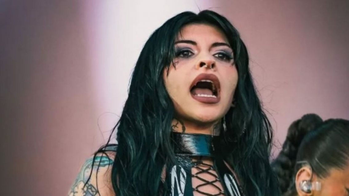 Cazzu vuelve a la app de fotos con la que cobra en dólares