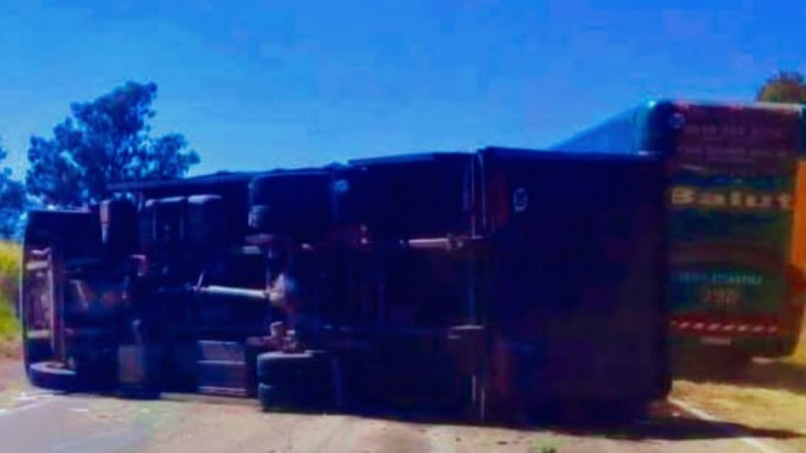 Brutal vuelco en la Ruta 34 a la altura de Calilegua: "Se salvaron de milagro"