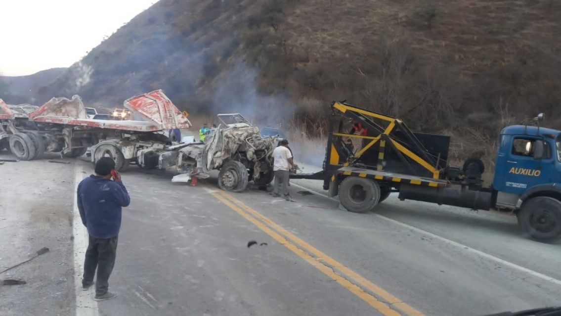 Sacaron el enorme cami�n que cortaba la Ruta 9 a la altura de Le�n: Los detalles
