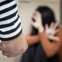 Jujeña fue a visitar a su familia y el padre la atacó a golpes