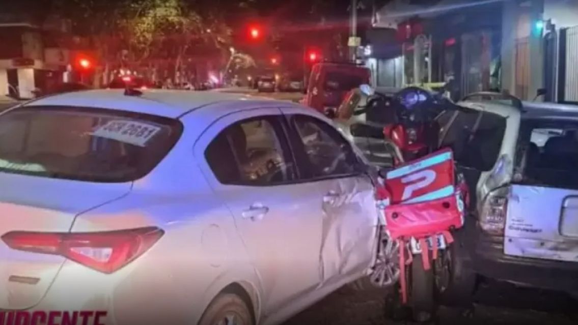 Conocida famosa chocó a una moto estacionada y quisieron extorsionarla
