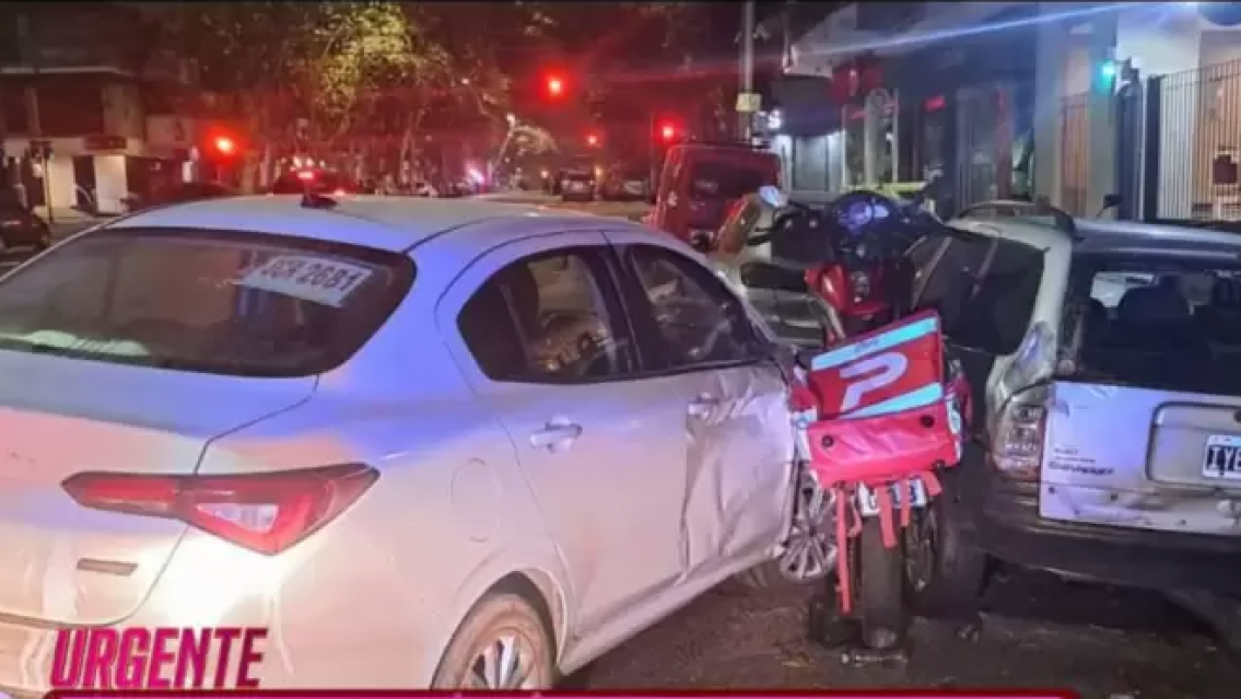 Conocida famosa chocó a una moto estacionada y quisieron extorsionarla