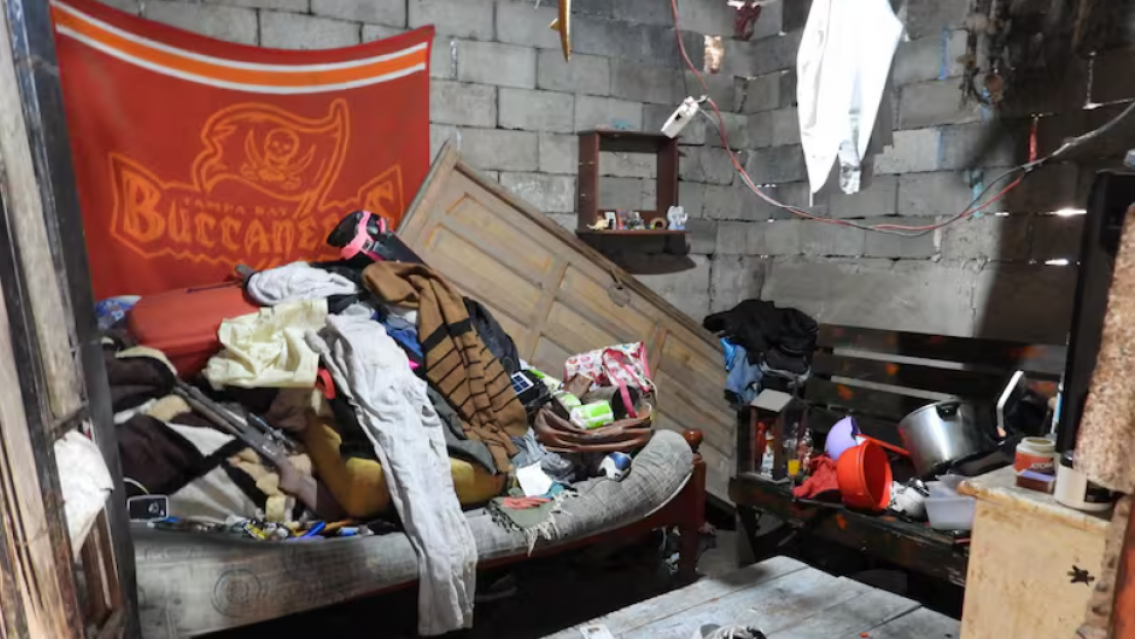 Los cuchillos de Jurado: relucientes en medio del caos de su vivienda