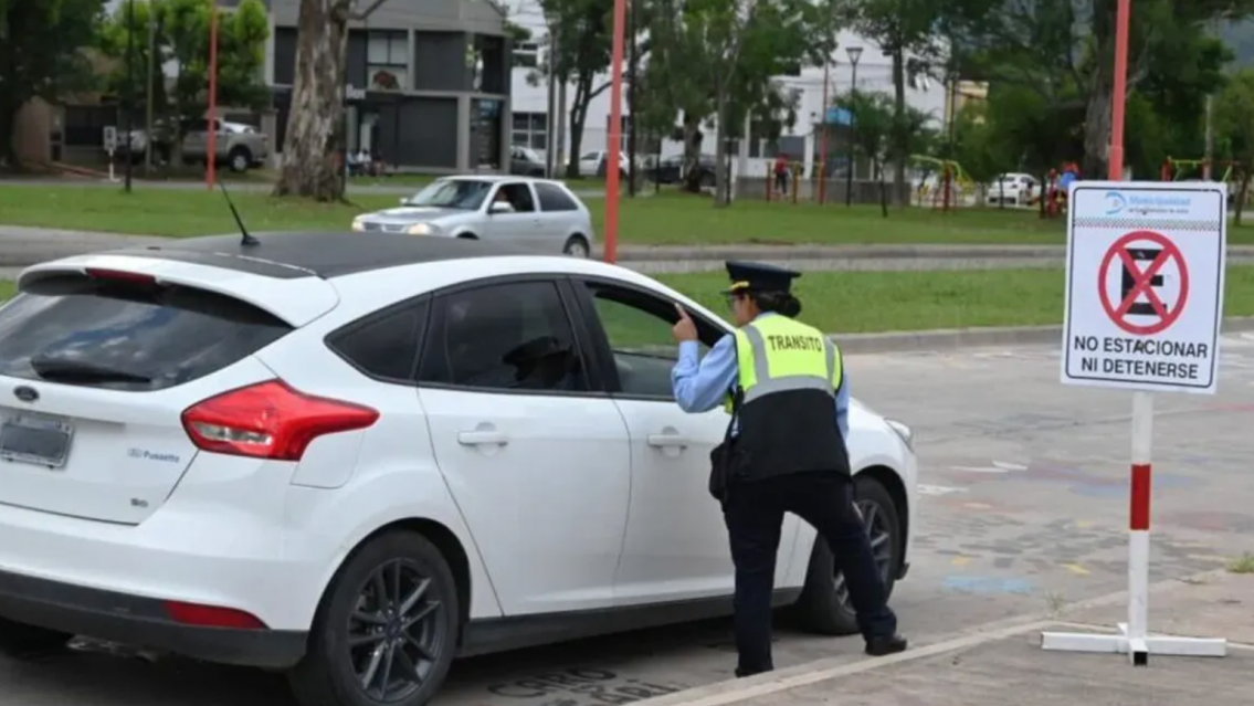 Buscan que los inspectores de tr�nsito dejen de controlar el estacionamiento tarifado