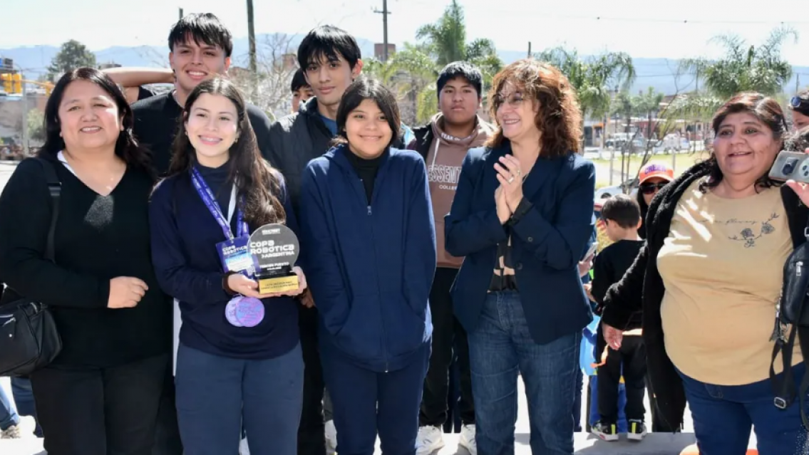 Estudiantes juje�os conquistaron la Copa Rob�tica Argentina 2025 en Neuqu�n